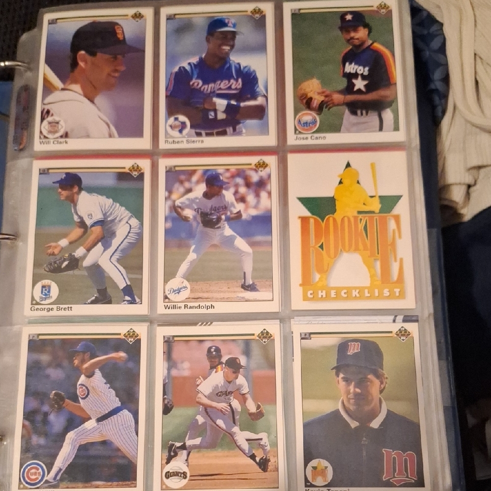 200 Cards  MLB MIXED SETS